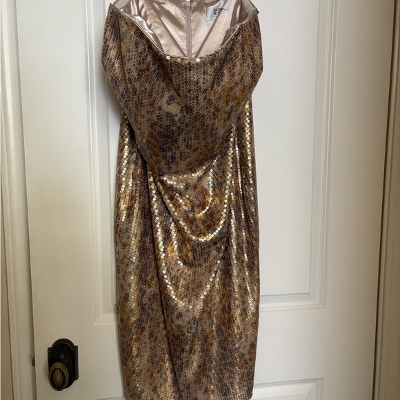 Elegant Gold Sequin Dress - Picture 7 of 10